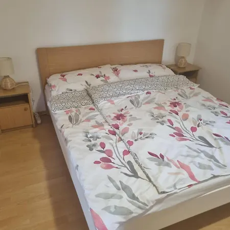 Sunflower Apartment, Napraforgoapartman *