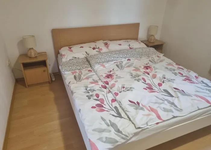 Sunflower Apartment, Napraforgoapartman *